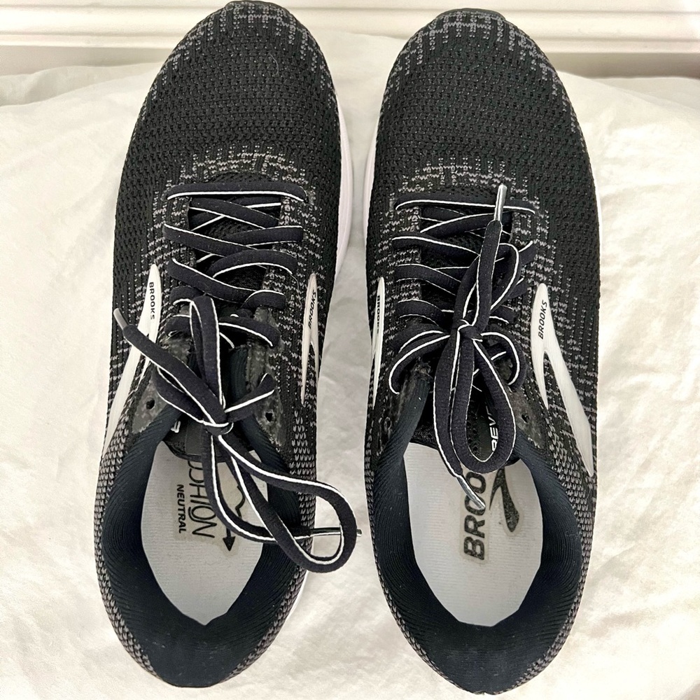 Brooks Running Sneaker - Picture 3 of 6